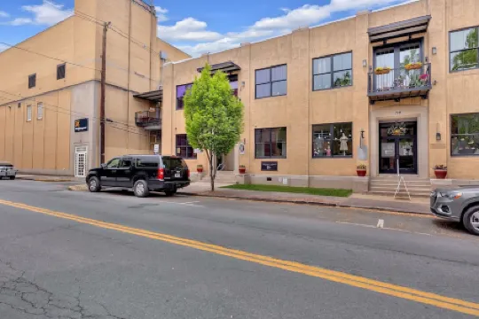 Urban Artistry Loft Retreat Отели в г. Кингспорт