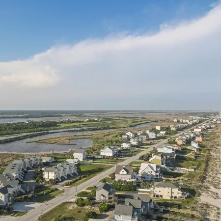 Luxe Sound & Beach Views, Beach Access, Pool, Linens Included!