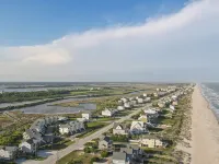 Luxe Sound & Beach Views, Beach Access, Pool, Linens Included!