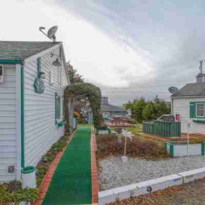 Cozy Suite with Kitchenette and Cable TV - Tranquil Haven Hotel Exterior