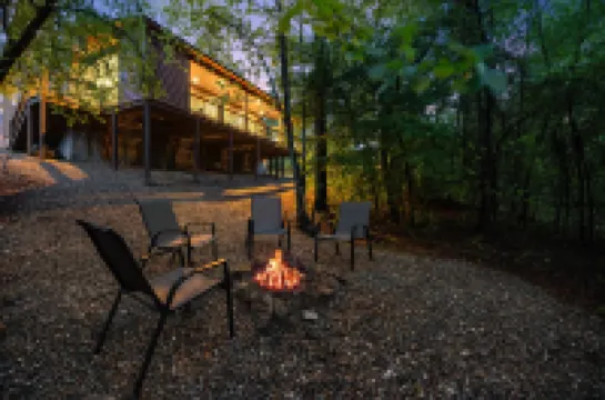 Mountain Cabin Retreat - Pool Table, Private Hot Tub, Views