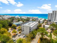 Relaxing Balcony and Free Daily Activities - Charming Coastal Haven فنادق في Seaside
