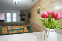 Partial Views and Close to Dollywood - Charming Mountain Escape