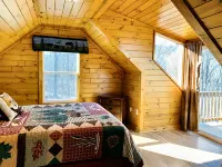 Cozy Cabin with Modern Design and River Access - Charming Retreat