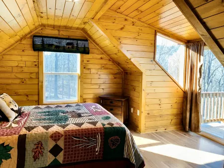 Cozy Cabin with Modern Design and River Access - Charming Retreat