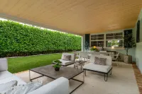 Private Beach Access and Tranquil Oasis - Luxurious Serene Escape