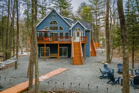 Private Dock and Game Area for Ultimate Fun - Gorgeous Waterfront Haven