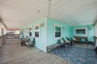 Mai Tide--4 BR House, Sleeps 11, Close to Beach, Dogs OK, Tons of Parking!