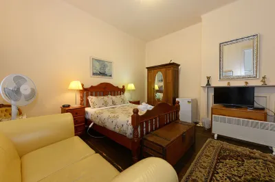 Edinburgh Gallery Bed & Breakfast Hotels in West Hobart