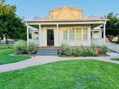 2 Homes On 1 Lot Sleeps 14 / McGregor Retreat