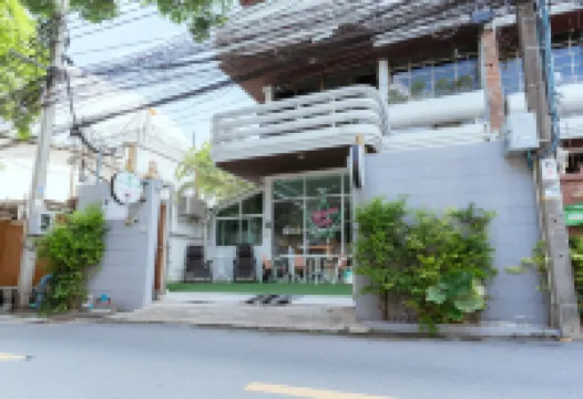420 Hostel - Ekkamai Buds & Beds Hotels near SDA Bangkok Korean Church