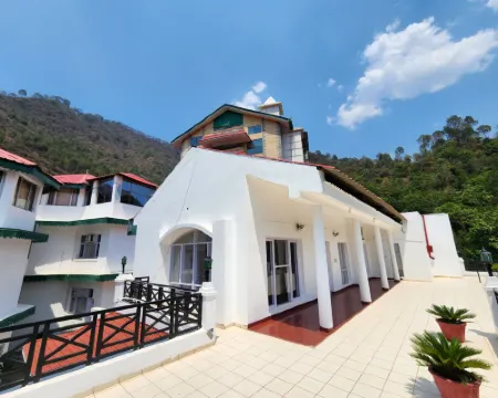 Hotel Royal Ark - Kasauli Hotels in Solan