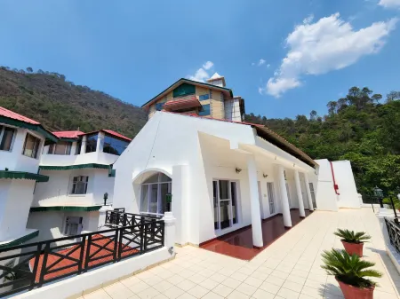 Hotel Royal Ark - Kasauli Отели рядом с Аэропорт Шимла