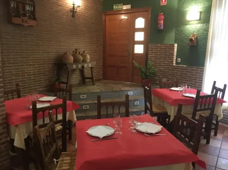 Hostal Rural la Botería Отели в г. Саседон