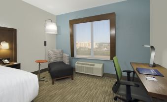 Holiday Inn Express & Suites Columbus North