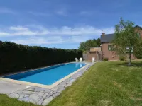Modern Stay with Hot Tub - Pools