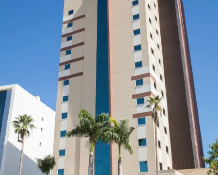 Delmond Hotel โรงแรมในกียาบา