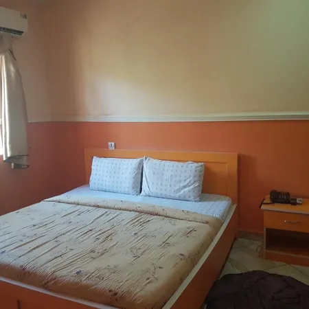 Franzy Suites and Lounge