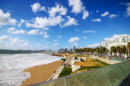 Phaedrus Living: Seaview Luxury Flat Limnaria 151 Отели рядом с достопримечательностью «Царские гробницы»