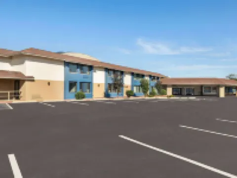 AmericInn by Wyndham la Crosse Riverfront Conference Center Hotels in La Crosse