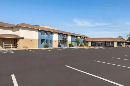 AmericInn by Wyndham la Crosse Riverfront Conference Center