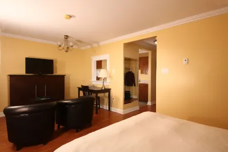 Grenfell Heritage Hotel & Suites