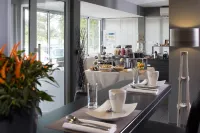 Contact Hotels 金色石頭飯店 - SPA
