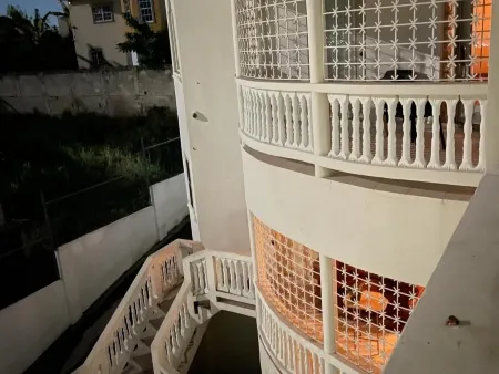 Skyline Suites 2 Queen Bedroom 2 Condo by RedAwning