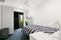 Redhill Cairns Living - Martyn St - 2-Star