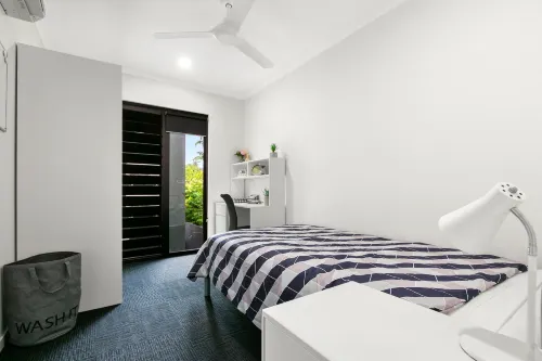 Redhill Cairns Living - Martyn St - 2-Star