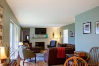 Huge Manor w Indoor Hot Tub and Pool Table Hotels in Perry Township