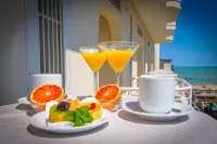 Mediterraneo Hotel & Suites - breakfast