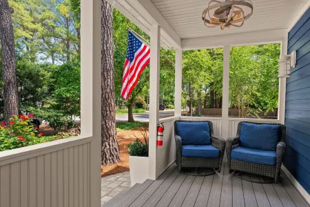 Luxury 6BR-5.5BA, heated pool, firepit, 2 porches, sheets/twls, beach/baby gear