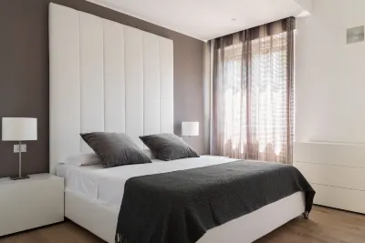 Pure White - by Myhomeincomo Hotels in Como