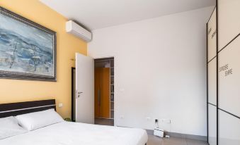 Bergonzoni Modern Apartment by Wonderful Italy