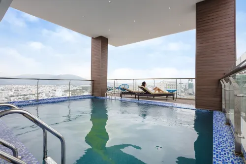 Crown Hotel Nha Trang - piscina