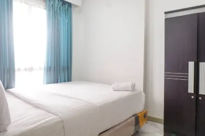 Spacious Classic 1Br Apartment at Taman Beverly Hotels in Sonokwijenan
