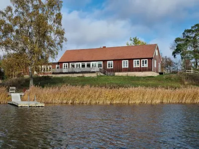 Barnens Ö Hotels near Riddersholms naturreservat