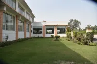 Opulent by Udman Chhattarpur Các khách sạn ở Delhi