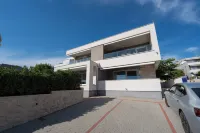 아파트먼트 위드 풀 빌라 조라 - 4성급