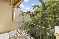 Upscale Two-Bedroom Condo in Playa Flamingo with Beautiful Oceanfront Views - Scenic