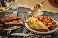 Grouse Mountain Lodge - breakfast