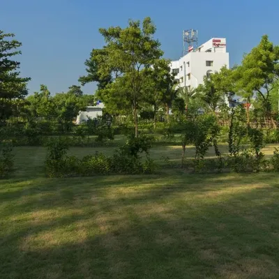Rajhans Hotel and Resort Hotels near Nimpith RamKrishna Mission Ashram Atithi Sebaloy