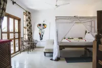 Moonshine Uroa Boutique Hotel