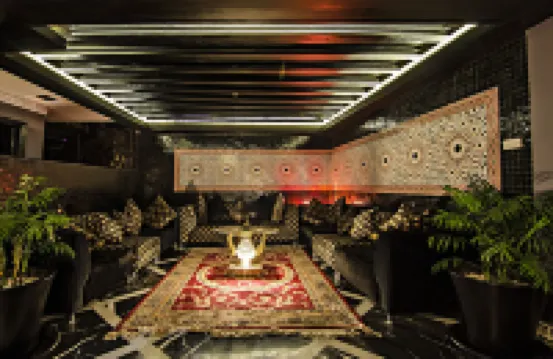 بالايس أومياد سويتس آند سبا