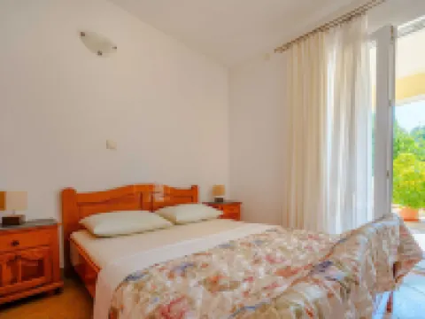 Apartments Mladenka Hotels in Orebic