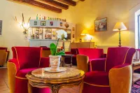 Logis Auberge de Tavel Hotels in Saint-Laurent-des-Arbres