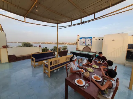 Spring Hotel Luxor Отели рядом с достопримечательностью «Колоссы Мемнона»