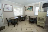 Econo Lodge Sturbridge Route 20 - breakfast