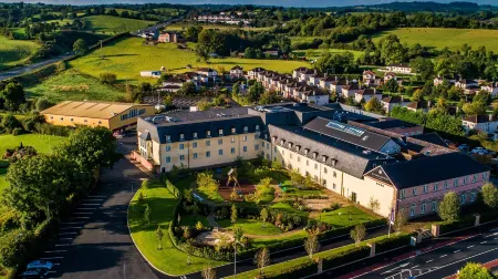 Cavan Crystal Hotel Отели рядом с достопримечательностью «Киллешандра Луп Уолк»